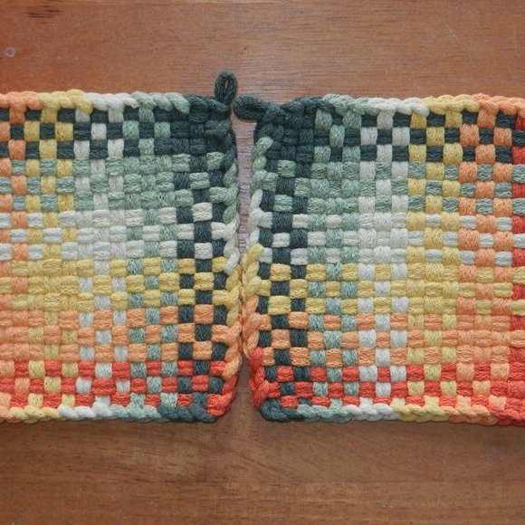 Set of 2 Handmade Artisan Woven Loomed Summer Colors Potholders Hot Pads Trivets - Picture 2 of 8